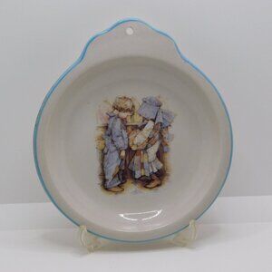 1978 Holly Hobby Girl & Boy Design Hanging Plate 6 3/16" Dia Made in Japan